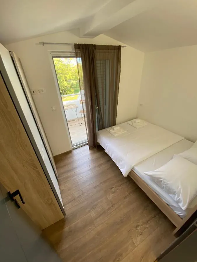 Holiday Home “Marko” With Heated Pool! Nin 0*,