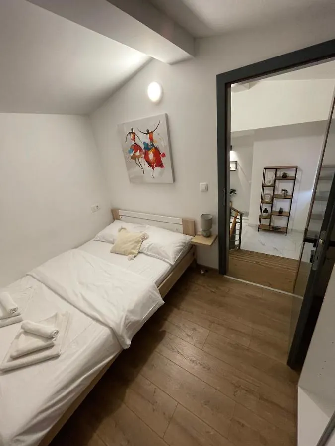 Holiday Home “Marko” With Heated Pool! Nin