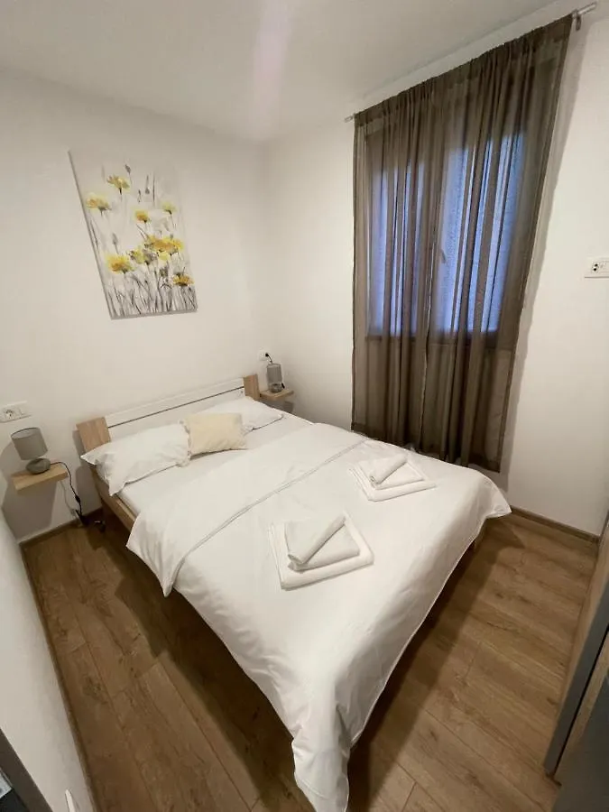 Villa Holiday Home “Marko” With Heated Pool! Nin