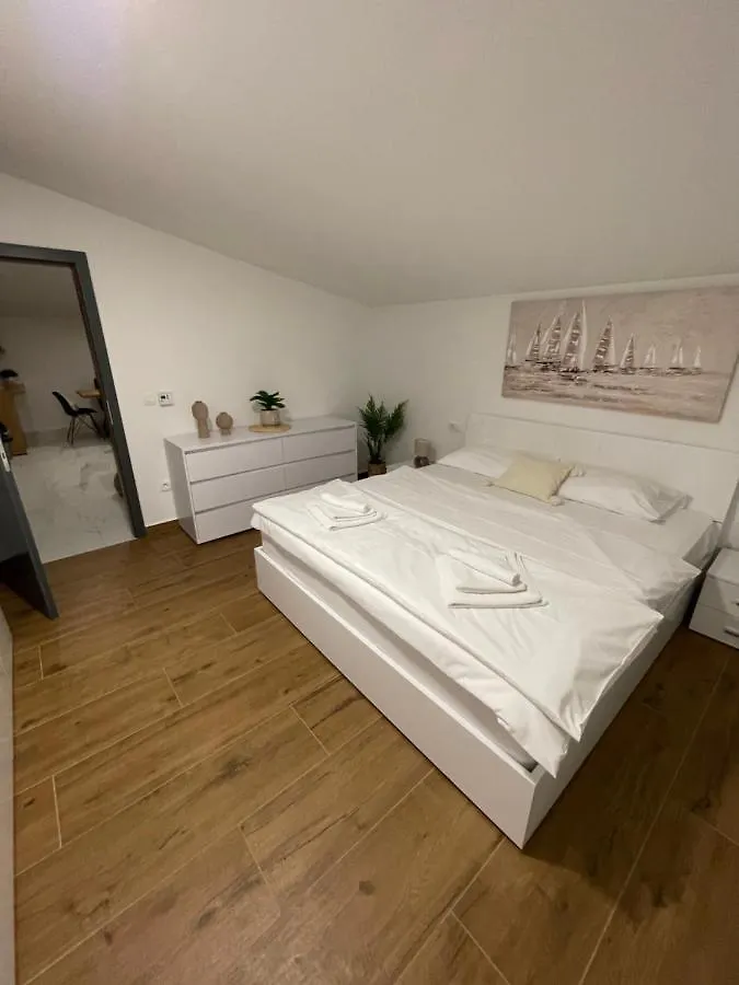 Villa Holiday Home “Marko” With Heated Pool! Nin